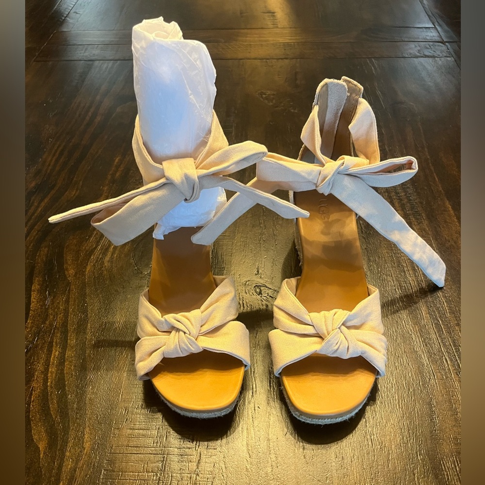 UGG Cream Women's Heels with Bow Detail